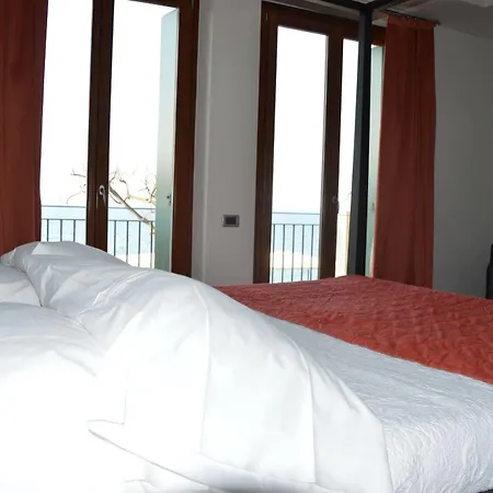 Отель Del Porto 4*
